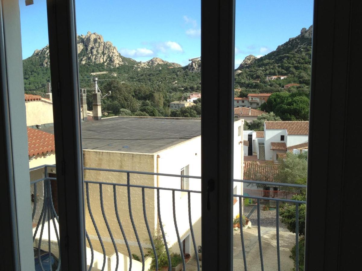 Antica Dimora La Corona San Pantaleo Exteriör bild