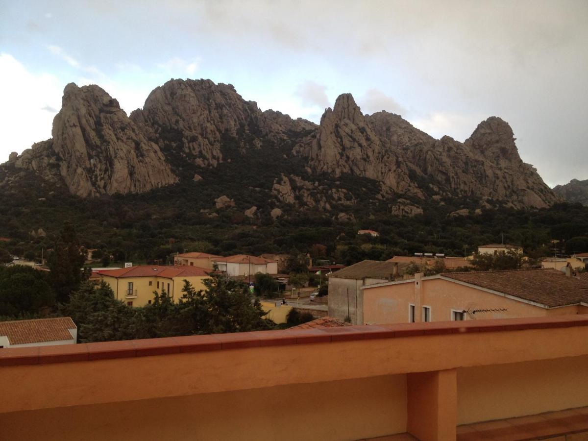 Antica Dimora La Corona San Pantaleo Exteriör bild